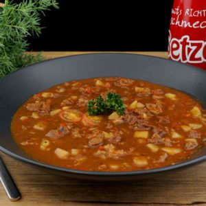 Gulaschsuppe Serviervorschlag